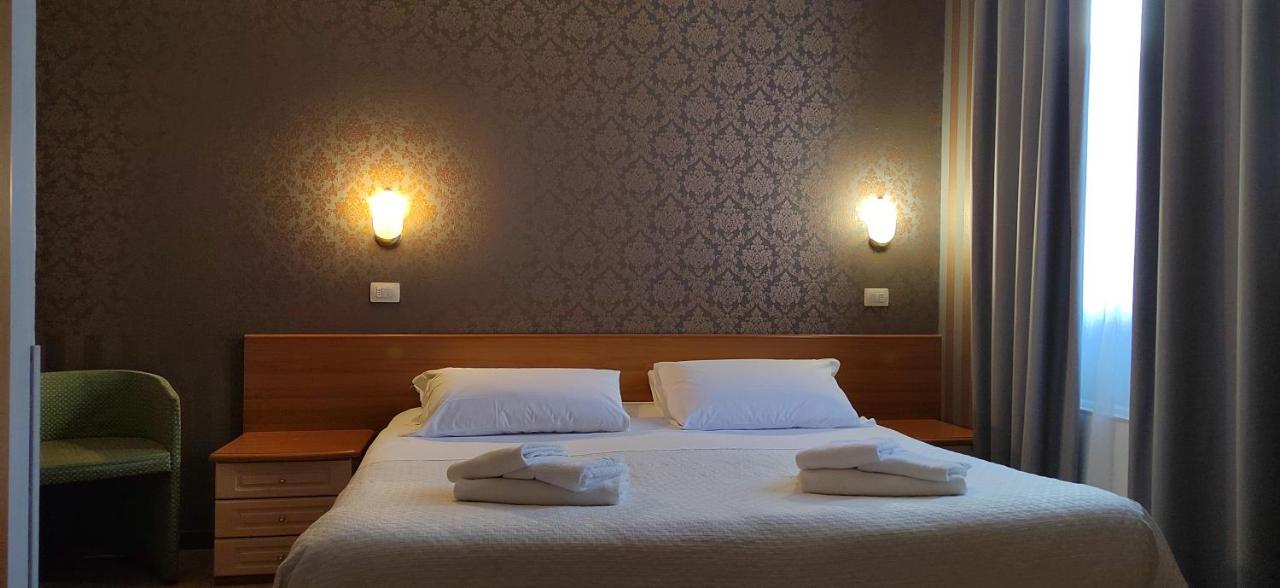 Hotel Nuovo Rondo เซสโต ซานโจวันนี ภายนอก รูปภาพ